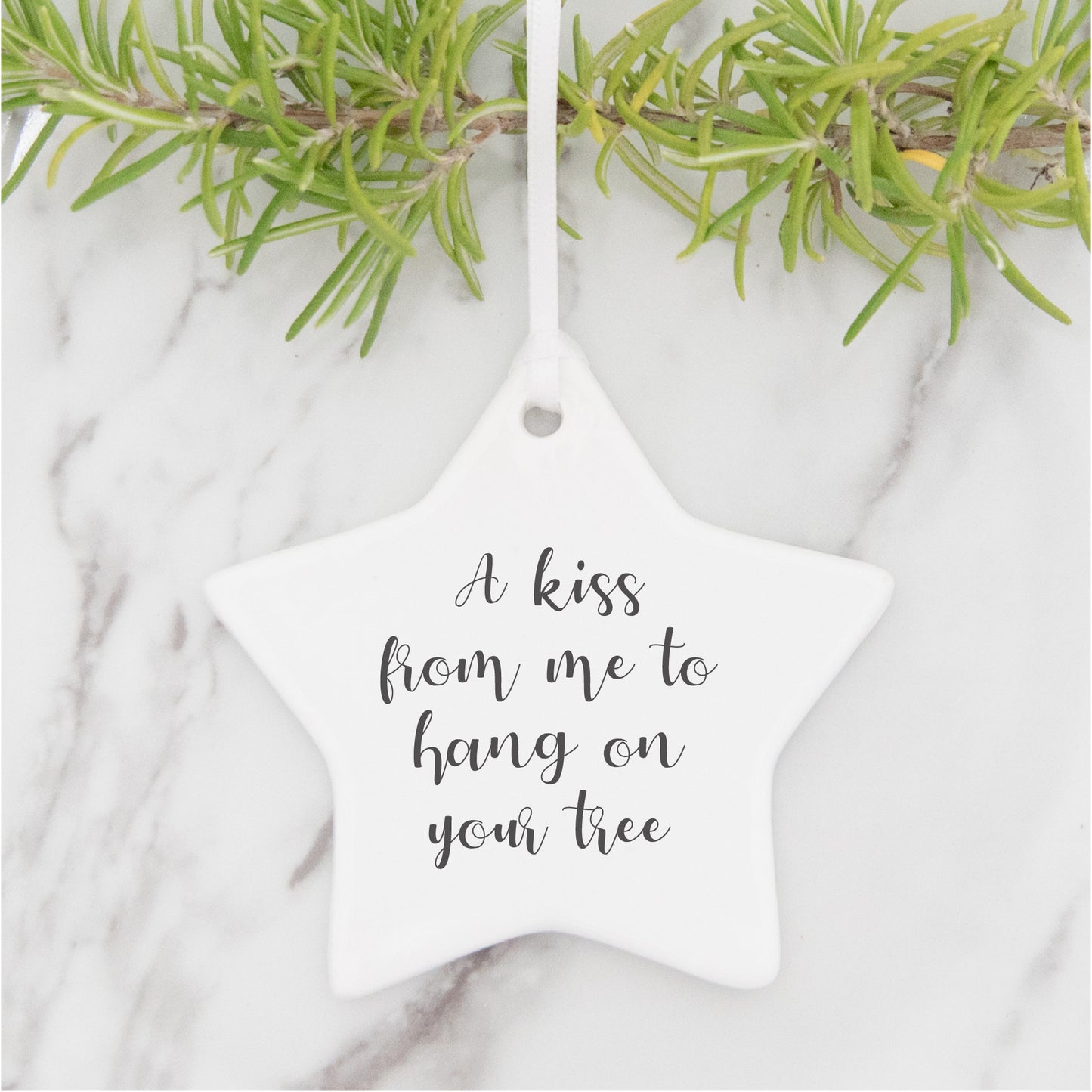 Ceramic star decoration printed with a kiss from me message