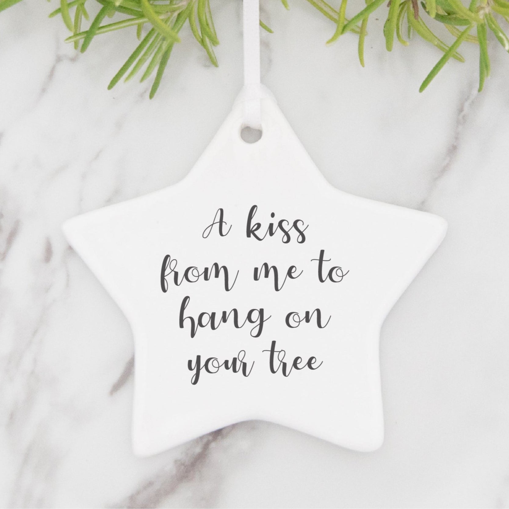 Ceramic star decoration printed with a kiss from me message
